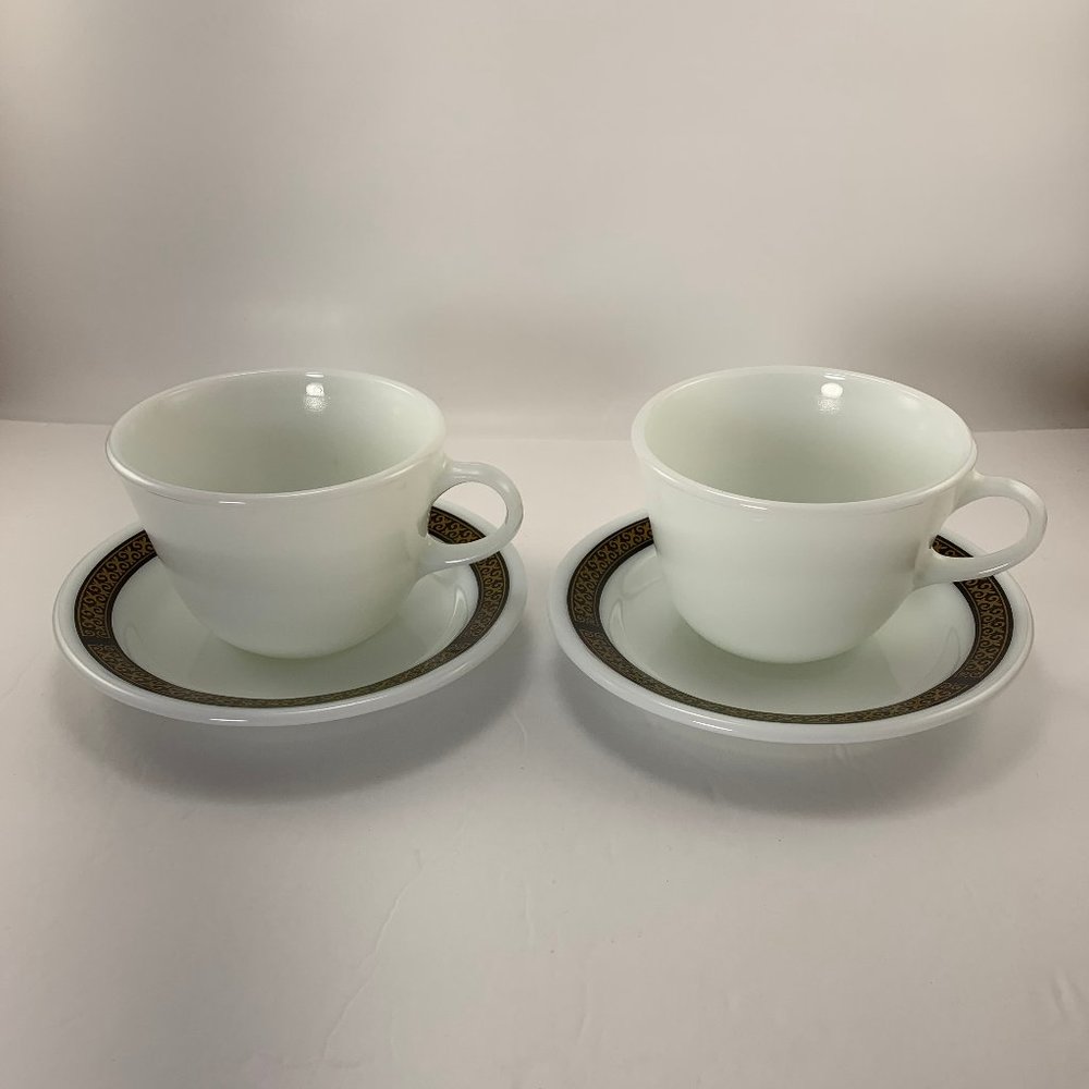 Pyrex Set of 4-2 White Opal Cups & 2 Ebony Saucers